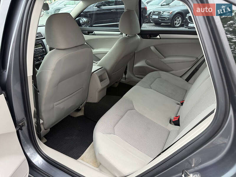 Седан Volkswagen Passat 2012 в Стрые