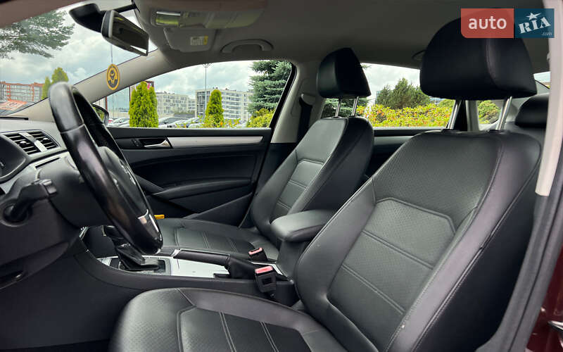 Седан Volkswagen Passat 2011 в Львове