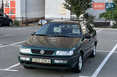 Седан Volkswagen Passat 1995 в Киеве