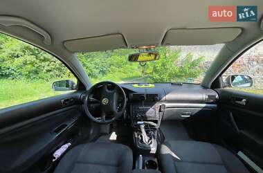 Седан Volkswagen Passat 2002 в Киеве