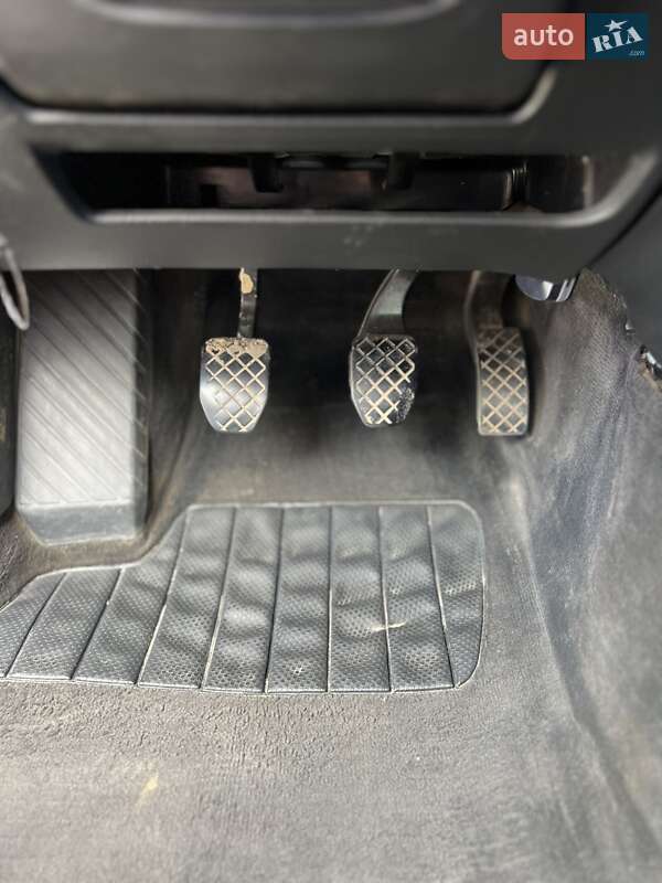 Седан Volkswagen Passat 2004 в Ивано-Франковске