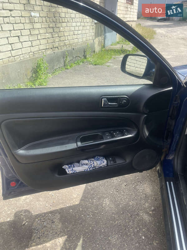 Универсал Volkswagen Passat 2001 в Новояворовске