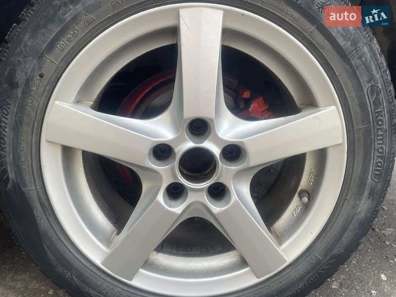 Универсал Volkswagen Passat 2001 в Новояворовске