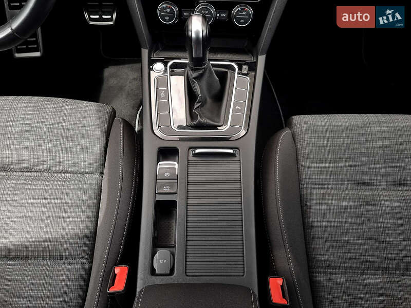 Универсал Volkswagen Passat 2019 в Петропавловской Борщаговке