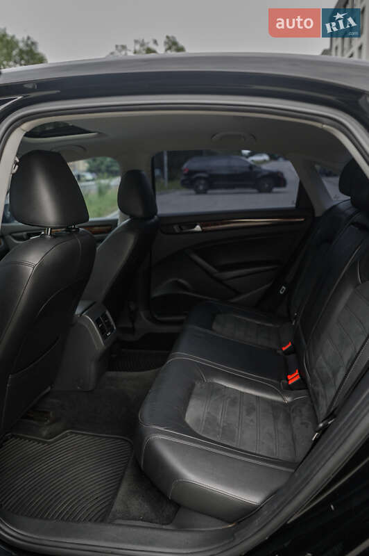 Седан Volkswagen Passat 2013 в Новояворовске