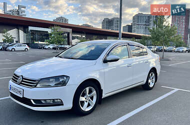 Седан Volkswagen Passat 2013 в Киеве