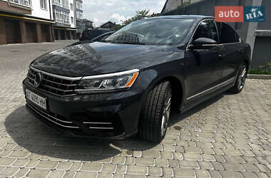 Седан Volkswagen Passat 2017 в Ивано-Франковске