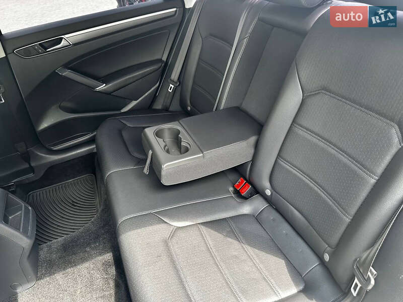 Седан Volkswagen Passat 2017 в Ивано-Франковске фото 12 Седан Volkswagen Passat 2017 в Ивано-Франковске