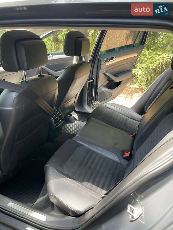 Універсал Volkswagen Passat 2015 в Любарі