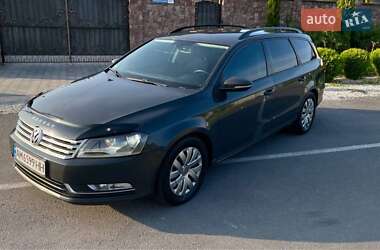 Універсал Volkswagen Passat 2011 в Житомирі