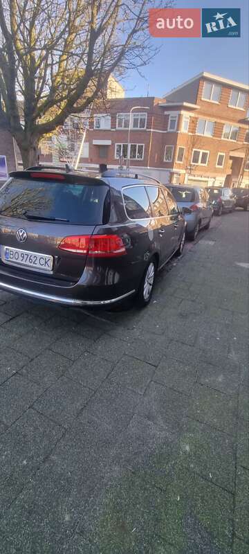 Універсал Volkswagen Passat 2012 в Тернополі