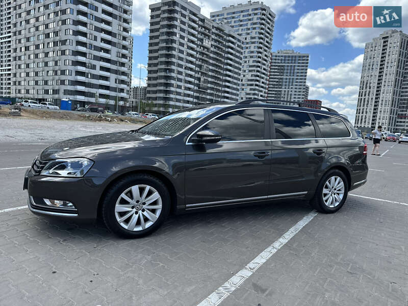 Универсал Volkswagen Passat 2013 в Киеве