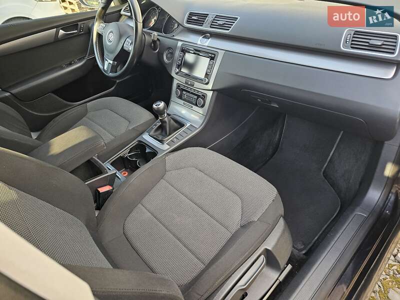 Універсал Volkswagen Passat 2011 в Луцьку
