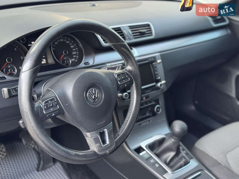 Универсал Volkswagen Passat 2011 в Ивано-Франковске