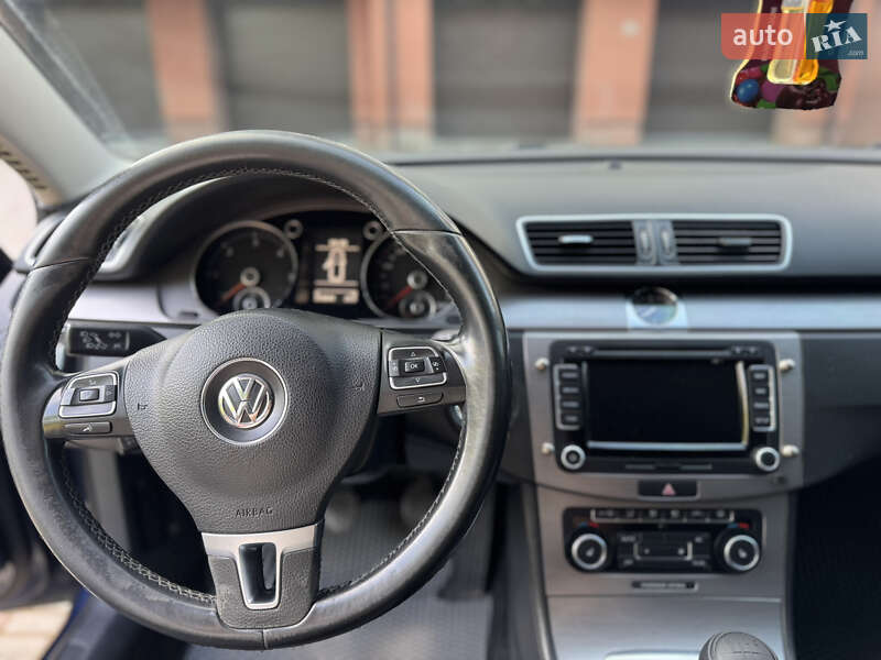 Универсал Volkswagen Passat 2011 в Ивано-Франковске