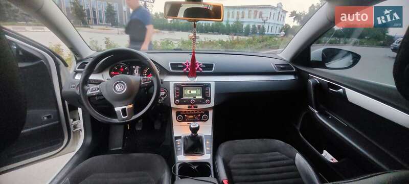 Универсал Volkswagen Passat 2011 в Изюме