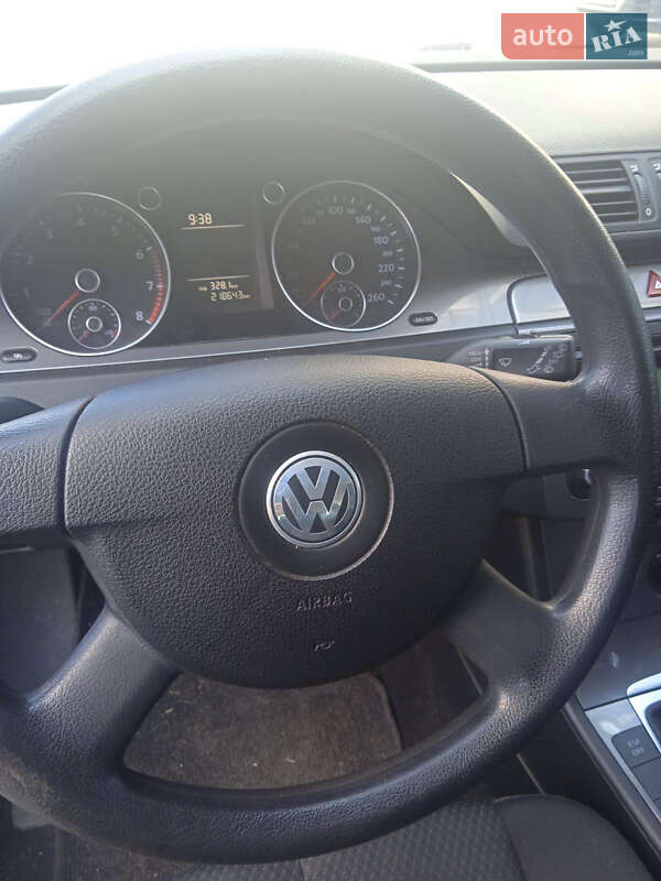 Універсал Volkswagen Passat 2009 в Рівному