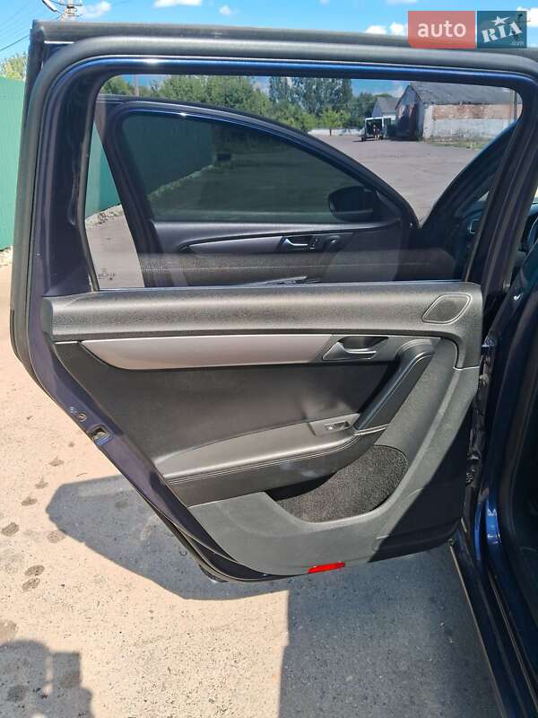 Універсал Volkswagen Passat 2011 в Луцьку