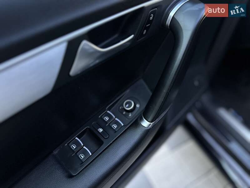 Універсал Volkswagen Passat 2013 в Івано-Франківську