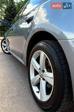 Седан Volkswagen Passat 2013 в 