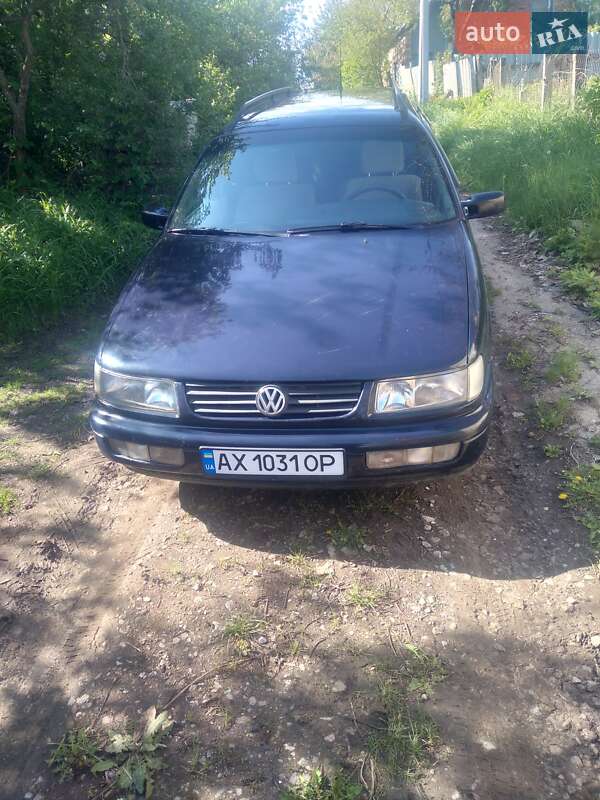 Універсал Volkswagen Passat 1994 в Харкові