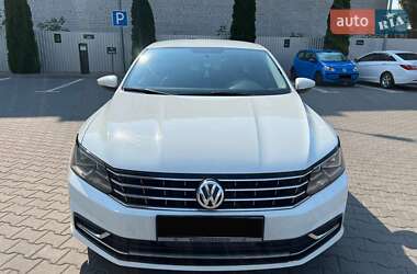 Седан Volkswagen Passat 2016 в Києві