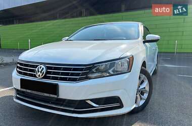 Седан Volkswagen Passat 2016 в Киеве