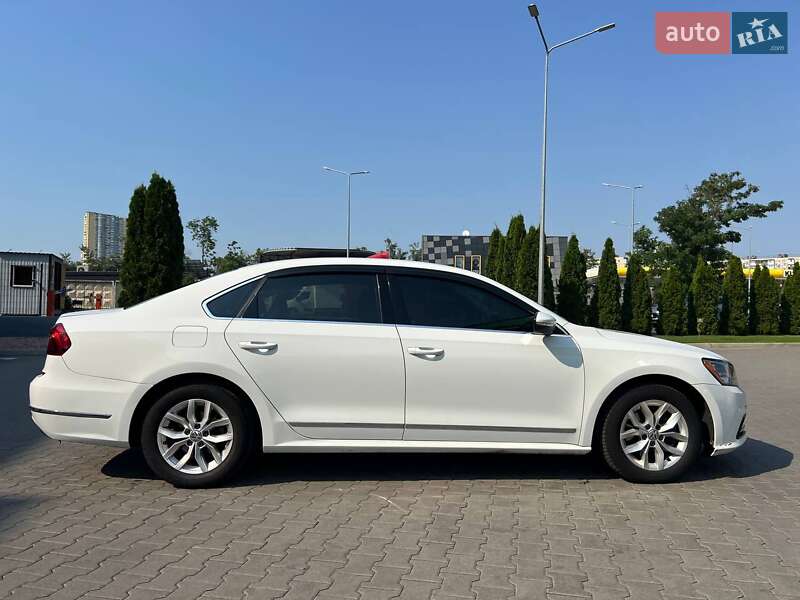 Седан Volkswagen Passat 2016 в Києві