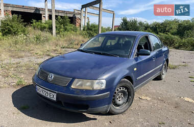 Седан Volkswagen Passat 1999 в Великом Березном