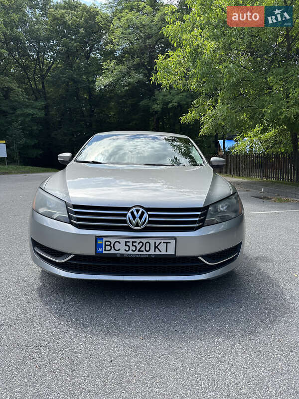 Седан Volkswagen Passat 2013 в Львове