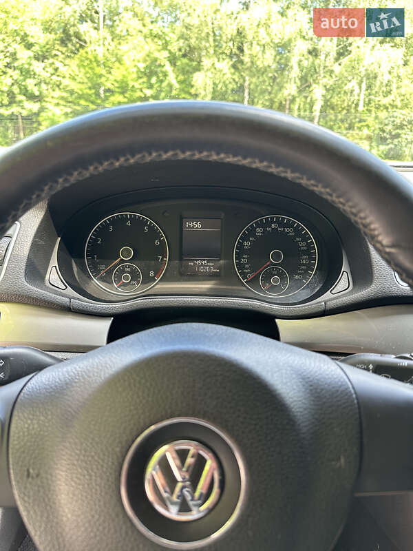 Седан Volkswagen Passat 2013 в Львове