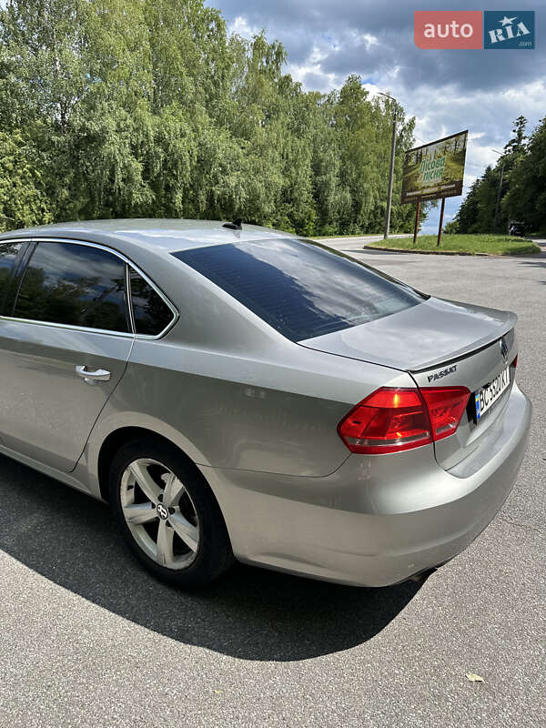 Седан Volkswagen Passat 2013 в Львове