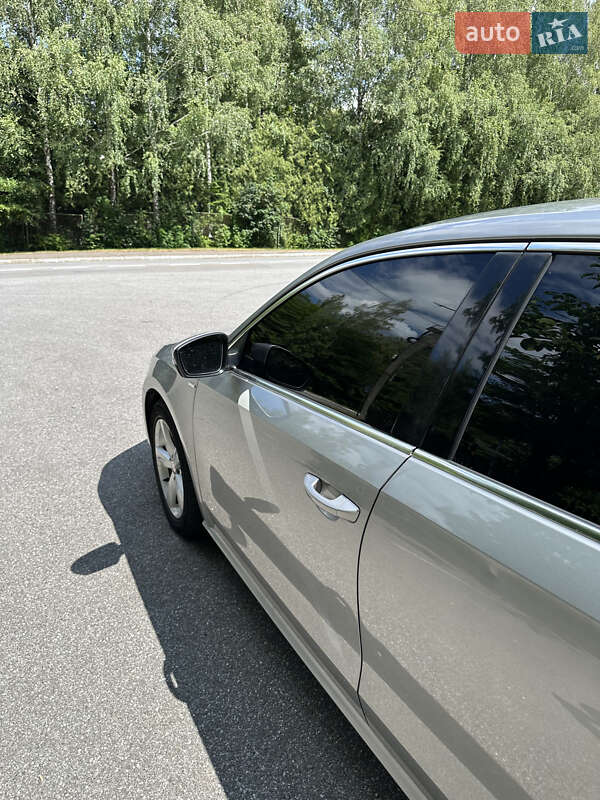 Седан Volkswagen Passat 2013 в Львове
