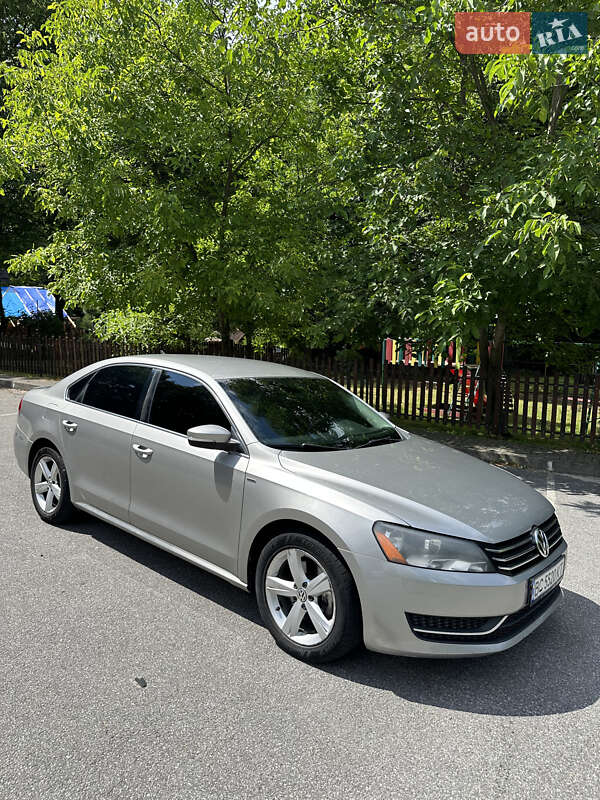 Седан Volkswagen Passat 2013 в Львове