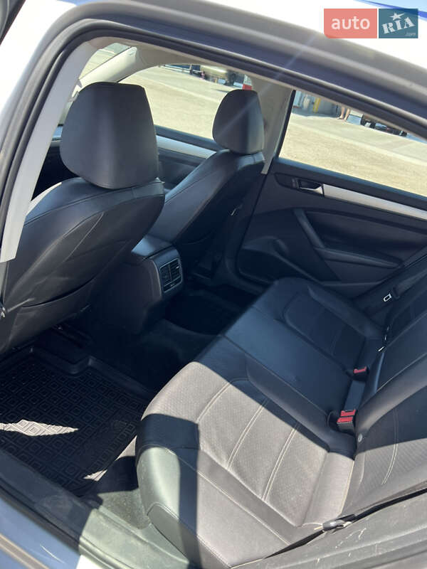 Седан Volkswagen Passat 2012 в Запорожье