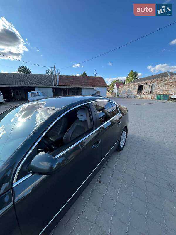 Седан Volkswagen Passat 2006 в Одессе