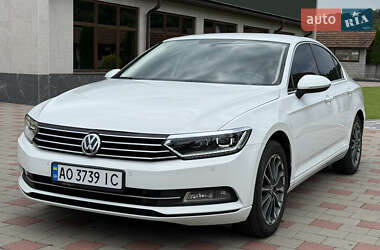 Седан Volkswagen Passat 2015 в Іршаві
