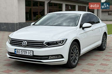 Седан Volkswagen Passat 2015 в Иршаве