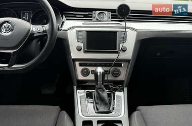 Седан Volkswagen Passat 2015 в Иршаве