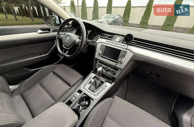 Седан Volkswagen Passat 2015 в Иршаве