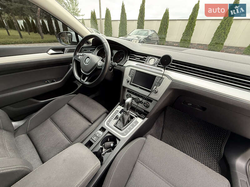 Седан Volkswagen Passat 2015 в Иршаве