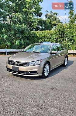 Седан Volkswagen Passat 2016 в Києві