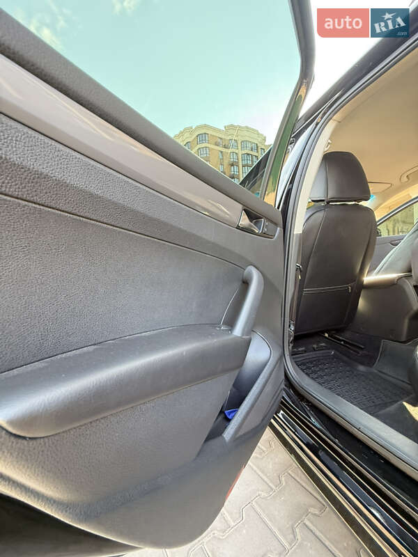 Седан Volkswagen Passat 2014 в Софиевской Борщаговке