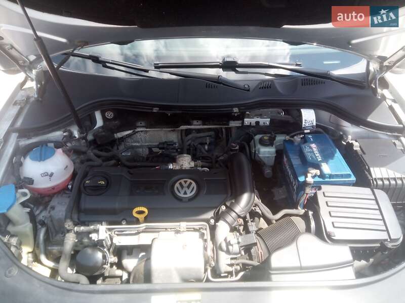 Седан Volkswagen Passat 2013 в Хмельницькому