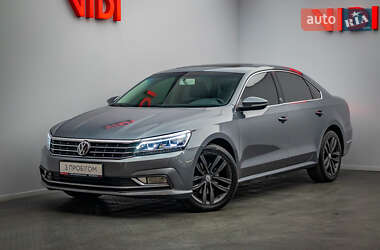 Седан Volkswagen Passat 2018 в Києві