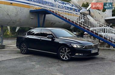 Седан Volkswagen Passat 2015 в Луцке