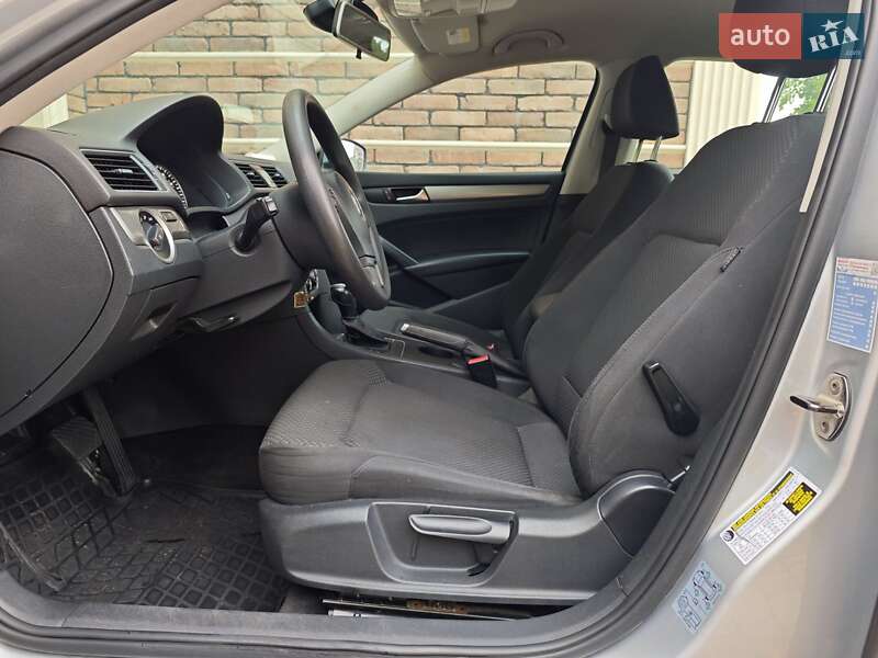 Седан Volkswagen Passat 2012 в Сторожинце