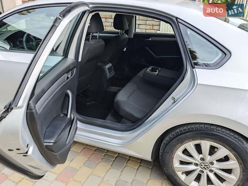 Седан Volkswagen Passat 2012 в Сторожинце