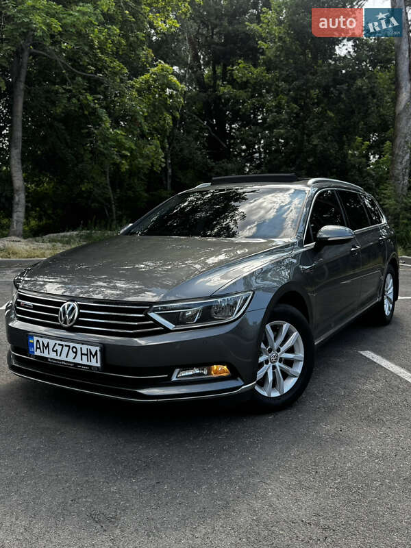 Універсал Volkswagen Passat 2017 в Житомирі