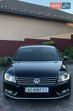 Седан Volkswagen Passat 2011 в Ужгороде